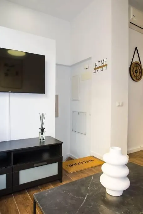 Monteleon Apartments ! Malaga